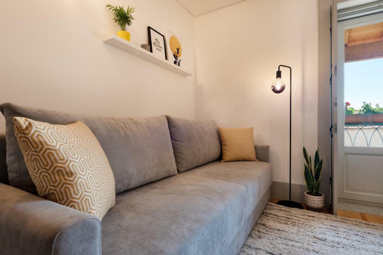 Lovelystay - Sun Loft W/ Balcony Porto Exterior foto